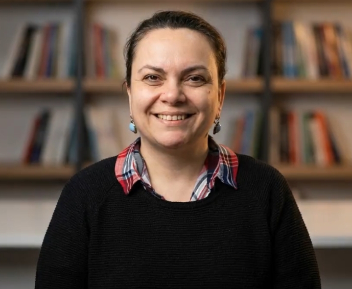 ./zeyno_resmi_foto_1776329862858